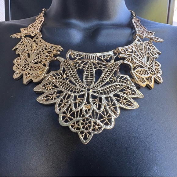 Amrita Singh Gold Filigree Necklace - Picture 2 of 16